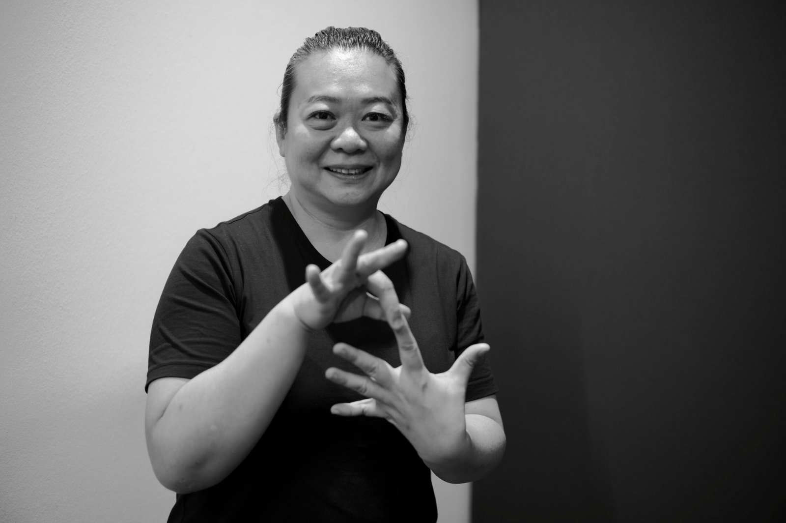无声旋律由手而生：手语艺术家吴丽丽